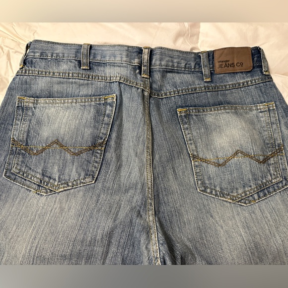 Wrangler Men’s Relaxed Straight Leg Jeans - Size 36x30 - Picture 5 of 10